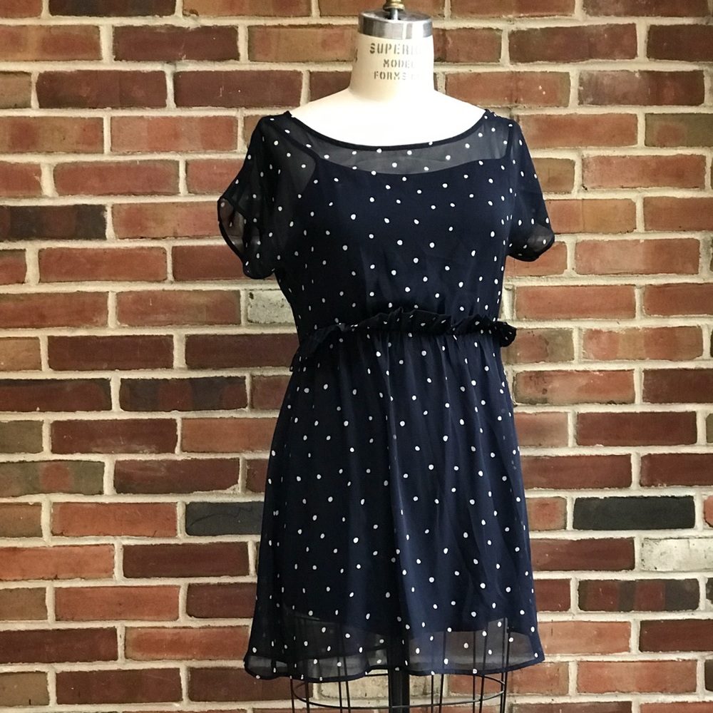 Lush size m navy and white shortsleeved tunic